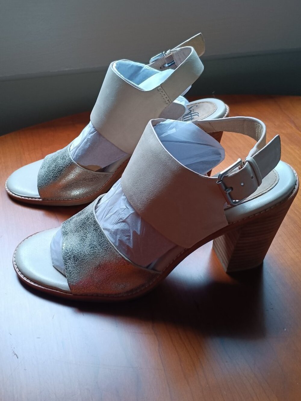 NWOT Sofft Brushed Gold & Bone Leather Heel Sandal Size 9